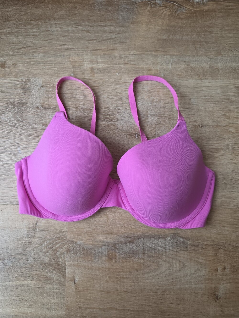 SKIMS FITS EVERYBODY T-shirt Bra Size 36D
